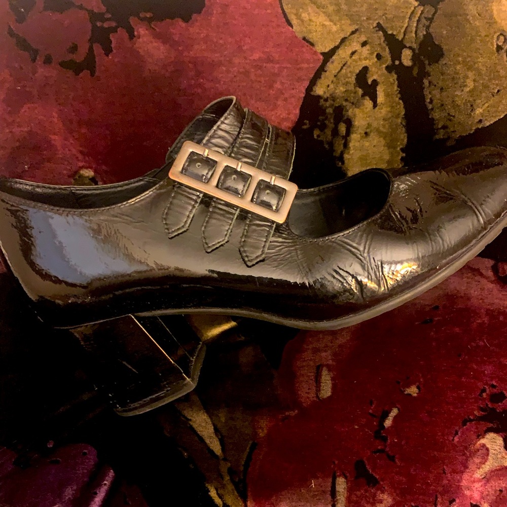 Black dress shoes